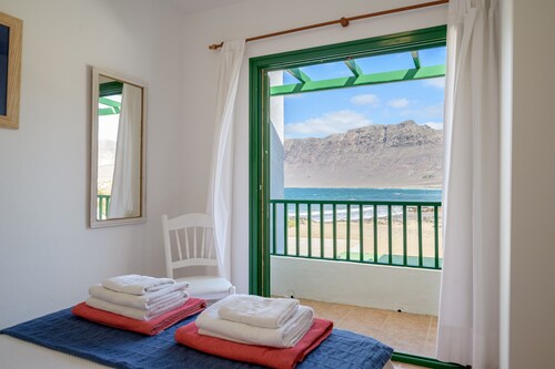 Caracolillos House, Famara Surf Beach