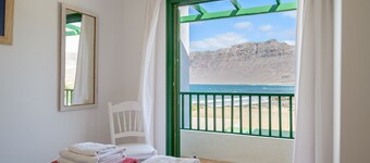 Caracolillos House, Famara Surf Beach