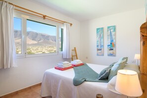 3 chambres, fer et planche à repasser, Wi-Fi gratuit, draps fournis