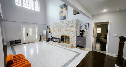 Luxury 8BR Villa w/ Heated Pool, Hot Tubs, Home Theater – Sleeps 16