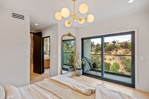 4 bedrooms, in-room safe, desk, iron/ironing board