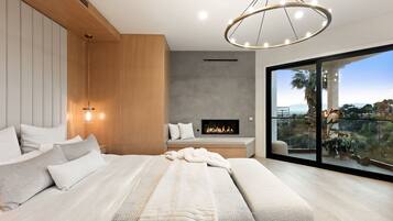 4 bedrooms, in-room safe, desk, iron/ironing board