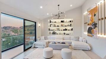 Smart TV, chimenea, videojuegos y reproductor de DVD