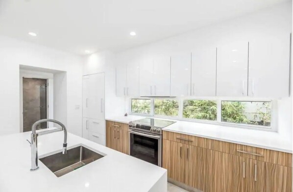 Private kitchen - Beachside Home with All Amenities! 3 Homes from the Beach (Lauderdale-by-the-Sea)