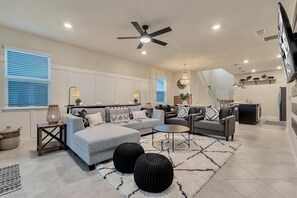 Smart-TV, Netflix, Hulu og fotballspill