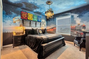 6 bedrooms, desk, iron/ironing board, travel crib