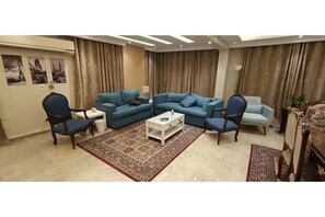 Living area - Deluxe Hotel Apartment with Engineers (Giza Governorate)