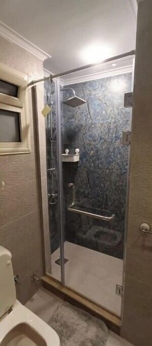 Bathtub - Deluxe Hotel Apartment with Engineers (Giza Governorate)