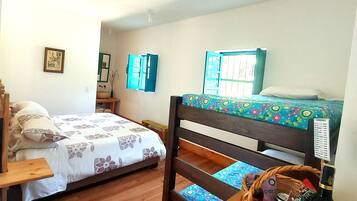 6 bedrooms, desk, iron/ironing board, free WiFi