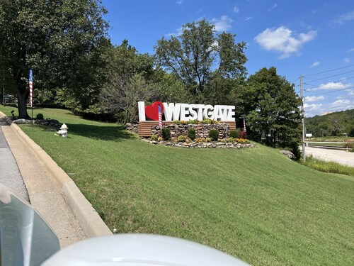 Cozy Resort in the Heart of Branson Mo, the perfect place to enjoy your vacation