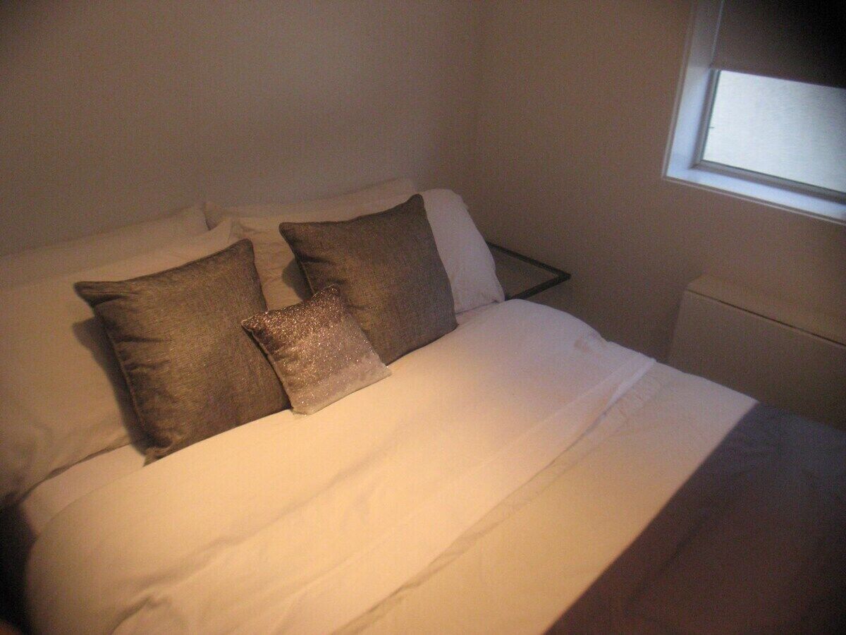 3 quartos, ferros/tábuas de passar roupa, Wi-Fi, roupa de cama