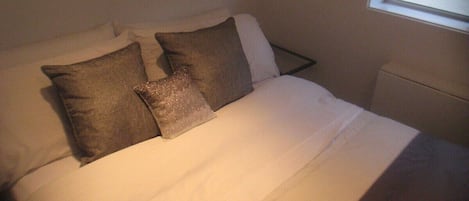 3 makuuhuonetta, silitysrauta/-lauta, Wi-Fi, vuodevaatteet