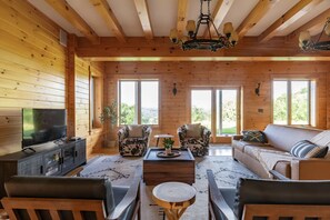 Smart TV, fireplace, foosball - NEW! Views, Near PSU, Hot Tub, Private, Sleeps 16 (Julian)