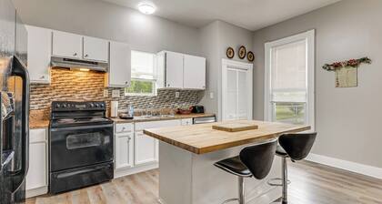 Mtn Views & Idyllic Setting! Clifton Forge Retreat