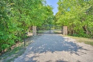 Property grounds - Bright Davis Escape w/ Screened-In Porch! (Davis)