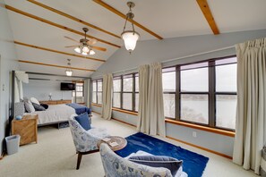 2 makuuhuonetta, työpöytä, vauvan matkasänky, internet