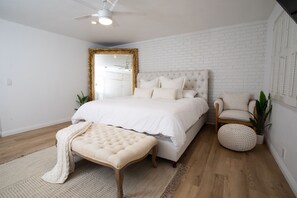 4 bedrooms, desk, free WiFi, bed sheets