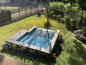 Outdoor pool - Delightful Log Cabin with plunge pool close to amazing waterfall (Port of Spain)