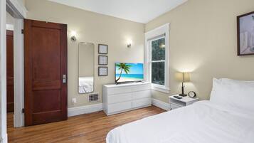 3 bedrooms, desk, iron/ironing board, travel cot