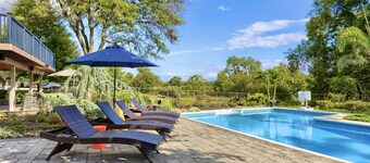 Hershey Attractions! Fire Pit, Hot Tub, Pool, Game Room and 15 Mins To Hershey!