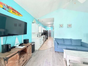 TV - Casa, beautiful house I walk from the beach (Myrtle Beach)