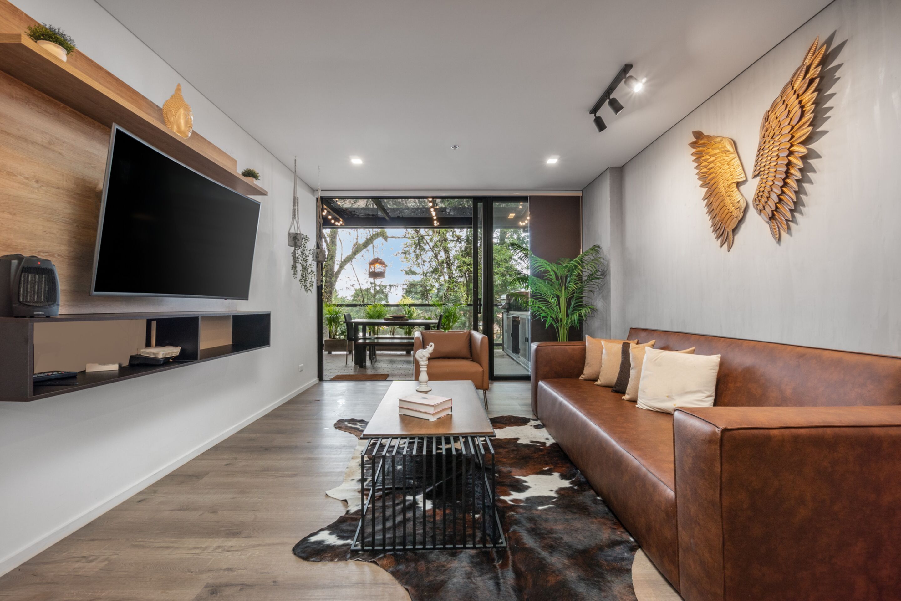 Apartment (114) | Living area | 50-inch Smart TV with cable channels, TV