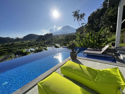 A Romantic Gateaway Villa With The Best View Of Bali