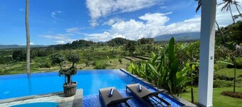 A Romantic Gateaway Villa With The Best View Of Bali