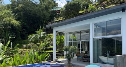 A Romantic Gateaway Villa With The Best View Of Bali