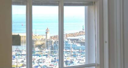 Elizabeth | Seaside charm | Iconic location