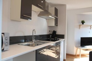 Réfrigérateur, plaque de cuisson, cafetière/bouilloire