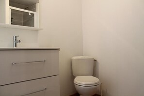 Hair dryer, towels, soap, toilet paper - RESIDENCE MILA - 5 - HYPER CENTER - TRAMWAY (Valenciennes)