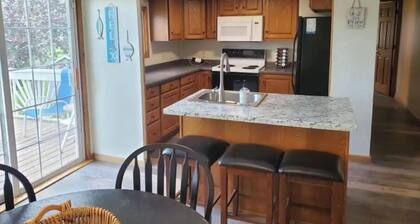 Spacious Private Cabin with Lake View & Access