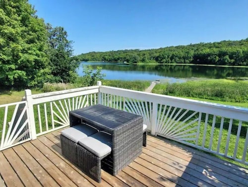 Spacious Private Cabin with Lake View & Access