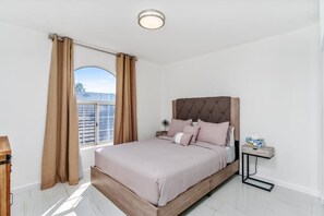 4 bedrooms, iron/ironing board, free WiFi, bed sheets