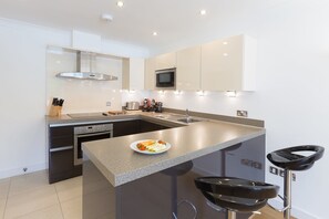 Dishwasher, cookware/dishes/utensils - Indigo (St Ives)