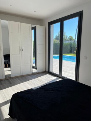 3 slaapkamers, een strijkplank/strijkijzer, gratis wifi, beddengoed