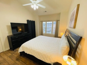 3 habitaciones, tabla de planchar con plancha, wifi y ropa de cama 