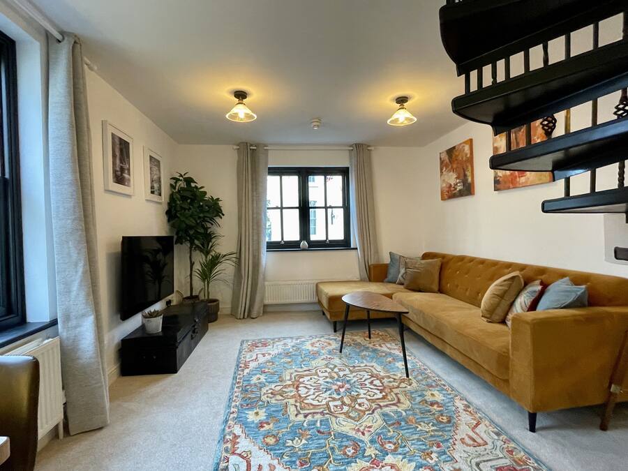 Luxury Apartment, Private Bathroom | Lounge
