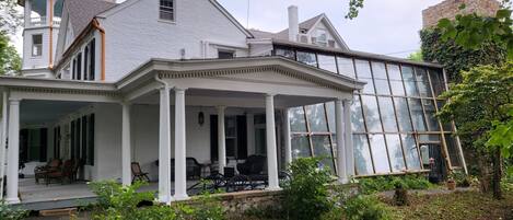 المنشأة من الخارج