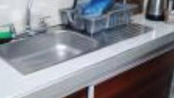 Frigorífic, bullidora elèctrica, torradora i molinet de cafè