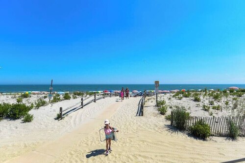 2BR Beach Escape - Walk to Boardwalk & Downtown OC