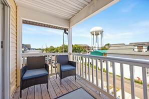 Property grounds - Downtown OC 2BR - Walk to Beach & Boardwalk! (Ocean City)