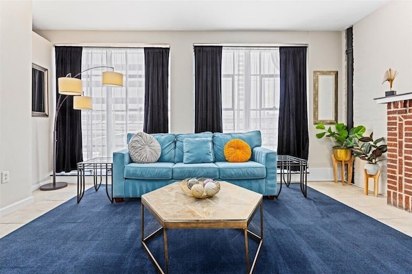 Living room w/ Queen sleeper