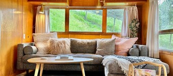 The Spartan is a fun 1950's vintage trailer under oak trees overlooking a 1 acre organic farm!