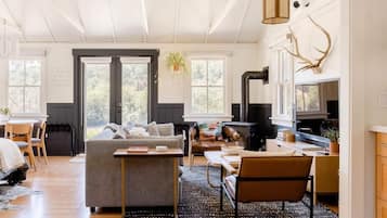 Smart TV, fireplace, offices