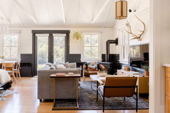 Smart TV, fireplace, offices
