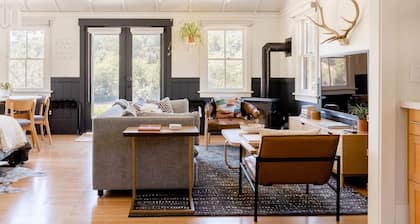 The Studio is a recently renovated 1940's studio overlooking a 1 acre organic farm!