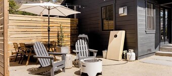 The Studio is a recently renovated 1940's studio overlooking a 1 acre organic farm!