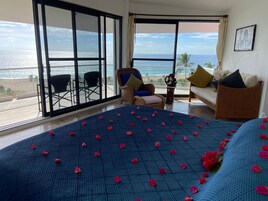 Panoramic Room | Free minibar items, free WiFi, bed sheets